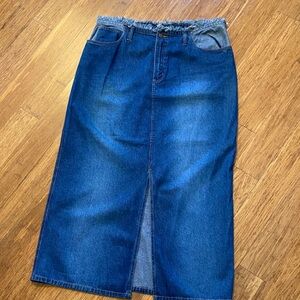 Bill Blass Blue Denim Skirt with Frayed Details